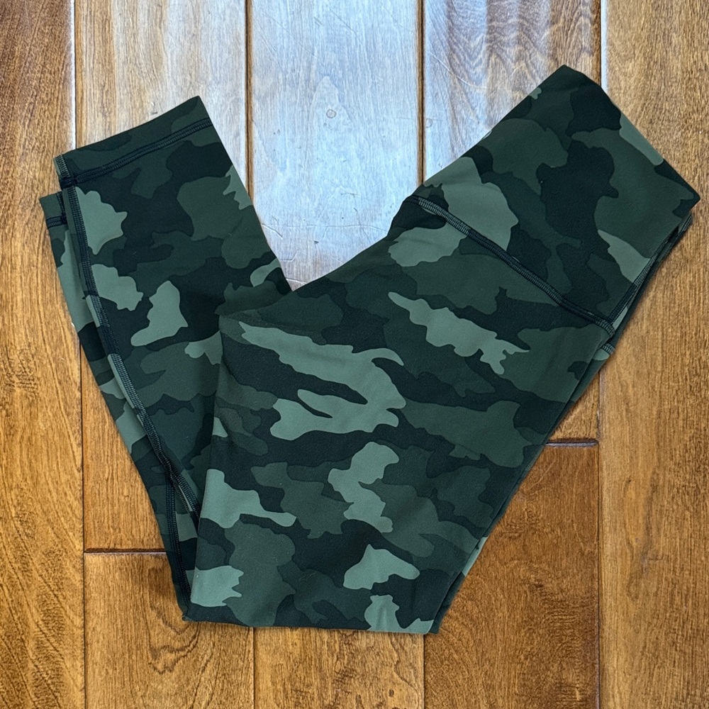 Lululemon Align High Rise Crop Camo 23’ leggings size 6